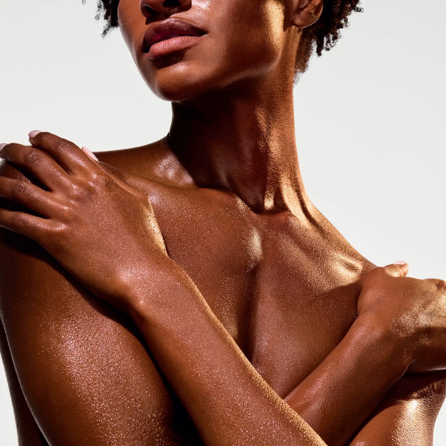 the-glow-getter-multi-oil-body-scrub-u1 NATR-40028-Alt-Image-The_Glow_Getter_Multi-Oil_Body_Scrub-06_1.webp